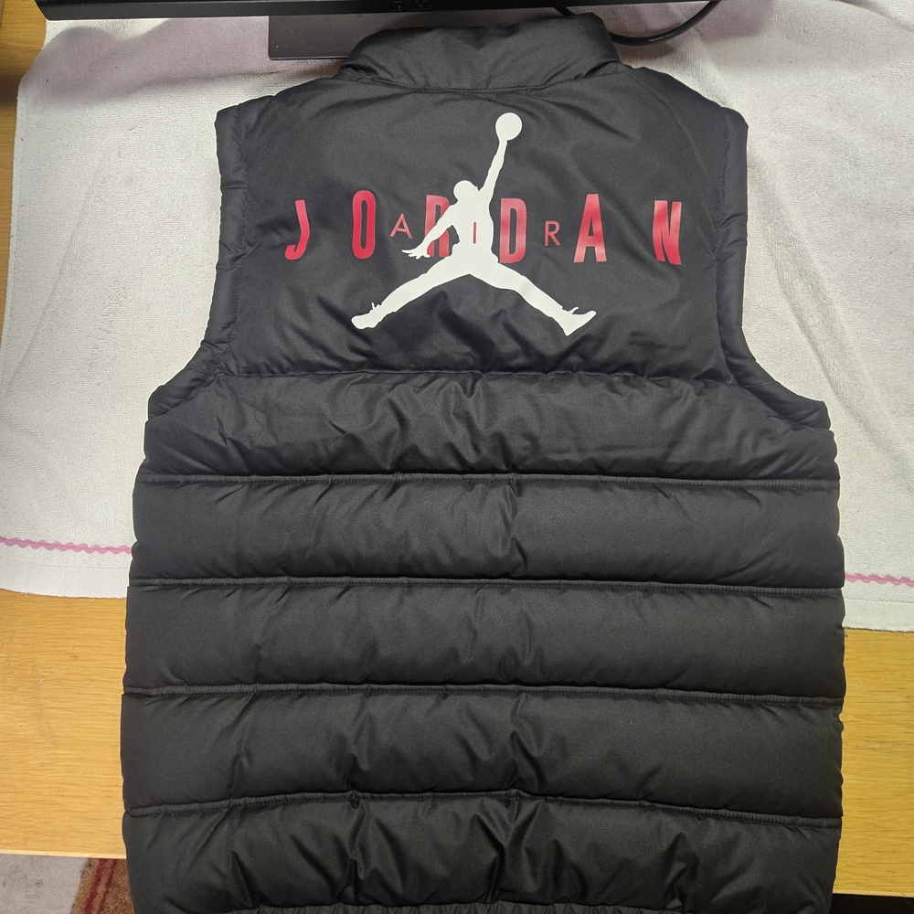 Jordan Black Puffer Vest for Kids - Picture 2 of 11